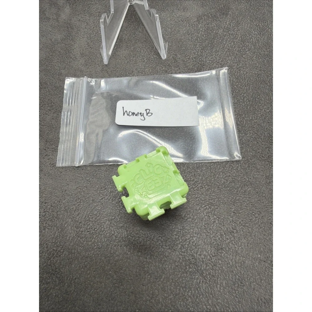 Clickeez Series 1 Cozy Garden honeyB Single Key